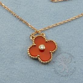 Van Cleef & Arpels Necklace Vintage Alhambra Coral with diamond