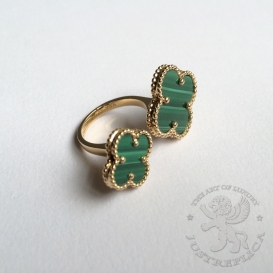 Van Cleef & Arpels Ring Alhambra Malachite between fingers