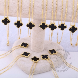 Van Cleef & Arpels Necklace Vintage Alhambra Onyx