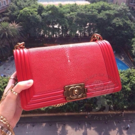 Chanel Boy Stingray 25cm Red