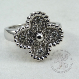 Van Cleef & Arpels Ring Alhambra Gold with 12 diamonds