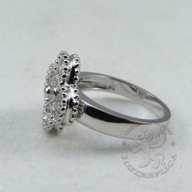 Van Cleef & Arpels Ring Alhambra Gold with 12 diamonds