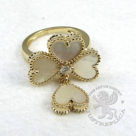 Van Cleef & Arpels Ring Alhambra Mother-Of-Pearl Hearts with diamond