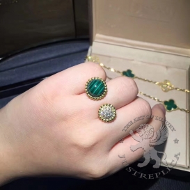Van Cleef & Arpels Ring Perlee couleurs Between the Finger ring Malachite and Diamonds