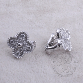 Van Cleef Arpels Earclips Alhambra 24D 15mm