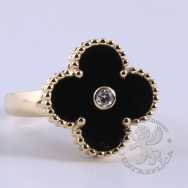 Van Cleef & Arpels Ring Alhambra Onyx with diamond