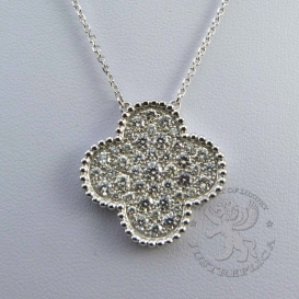 Van Cleef & Arpels Magic Alhambra pendant 45 diamonds