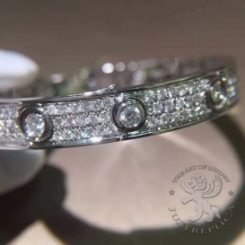 CARTIER Bracelet Love 12 main 204 small diamonds